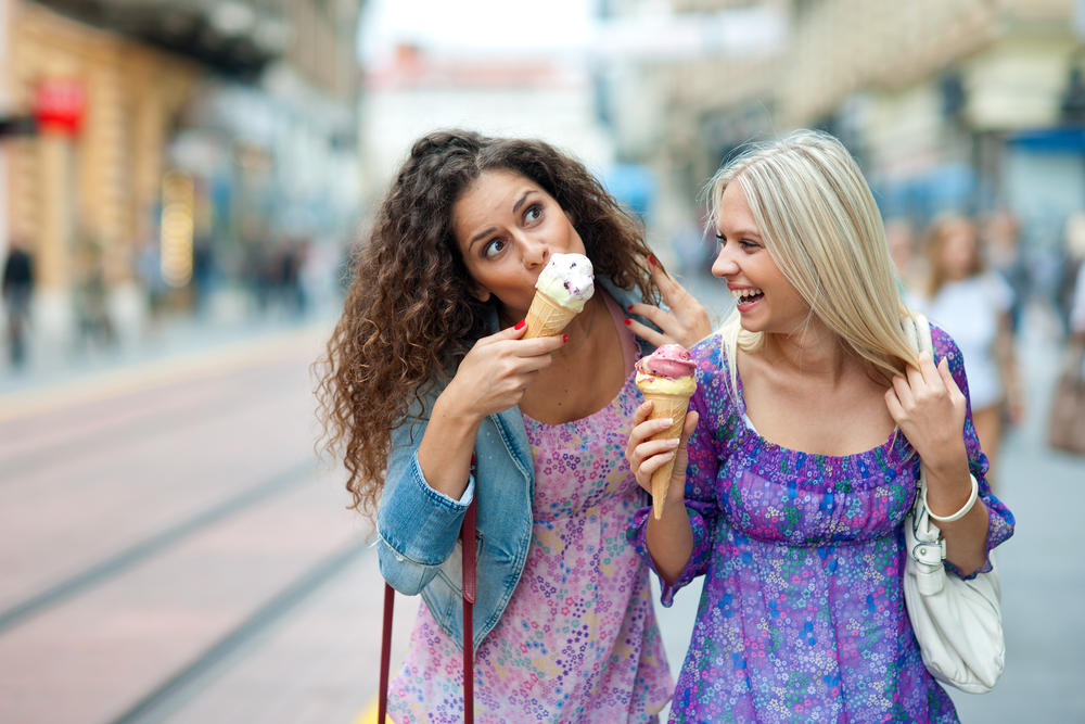 two women enjoy ice cream together with no sensitivity thanks to periodontal care
